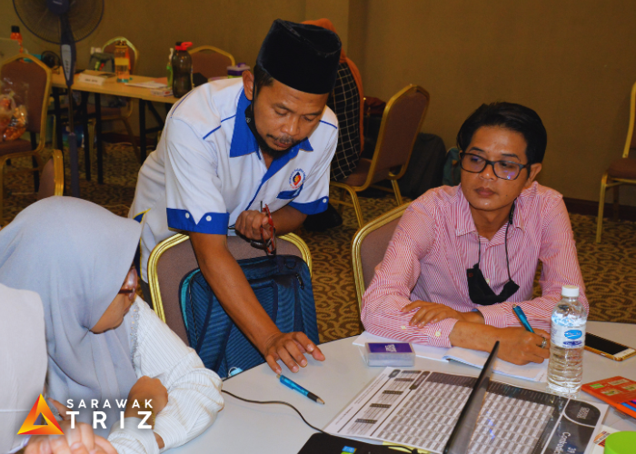 2 AP Halikul Lenando discussing in a group activity